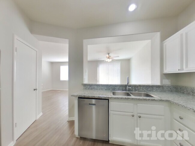Foto del edificio - 1300 Pecan Tree Ct
