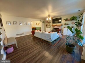 Building Photo - 211 Eagle View Ln