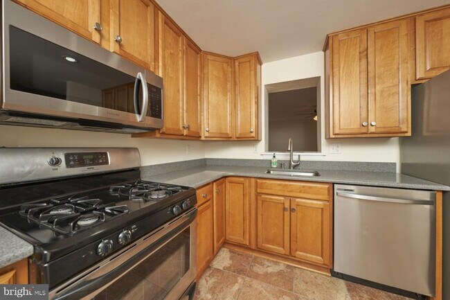 Building Photo - 14426 Four Chimney Dr