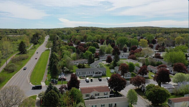 Foto del edificio - 185 Lakeshore Cir