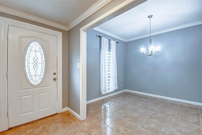 Building Photo - 10716 Briar Forest Dr