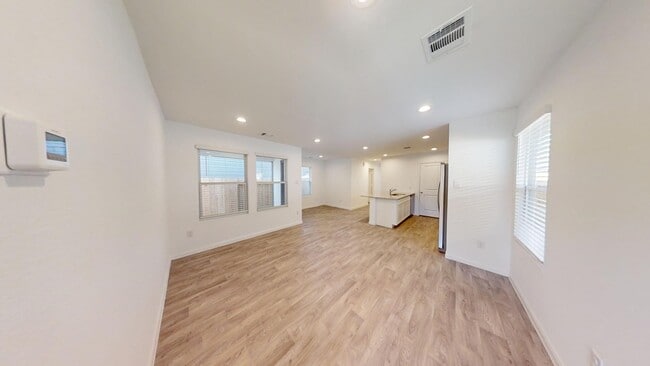 Building Photo - 16811 N Marie Vlg Dr