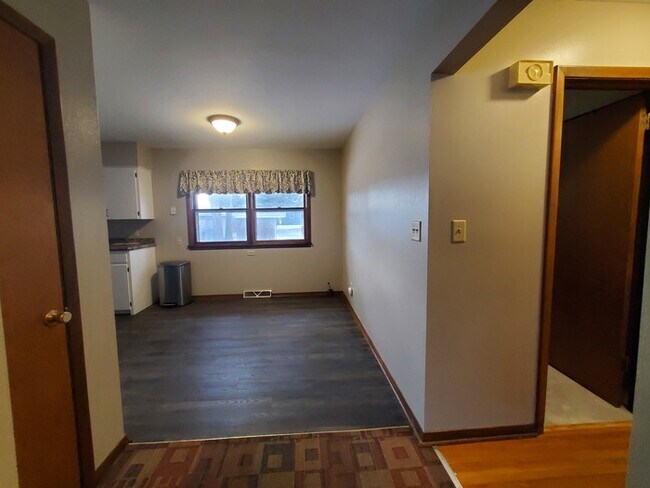 Building Photo - 907 N 26th St