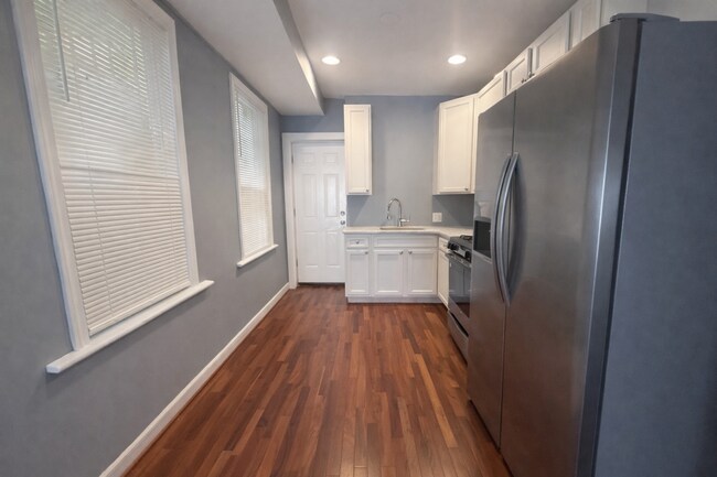 Foto del edificio - Two-Bedroom Rowhome with Modern Kitchen in Baltimore