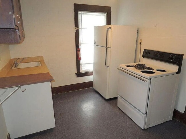 Foto del edificio - 1975 E Washington Ave