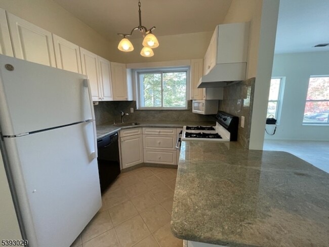 Building Photo - 710 Brittany Dr