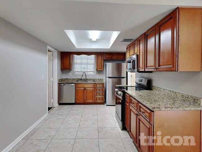 Building Photo - 616 Leisure Ave