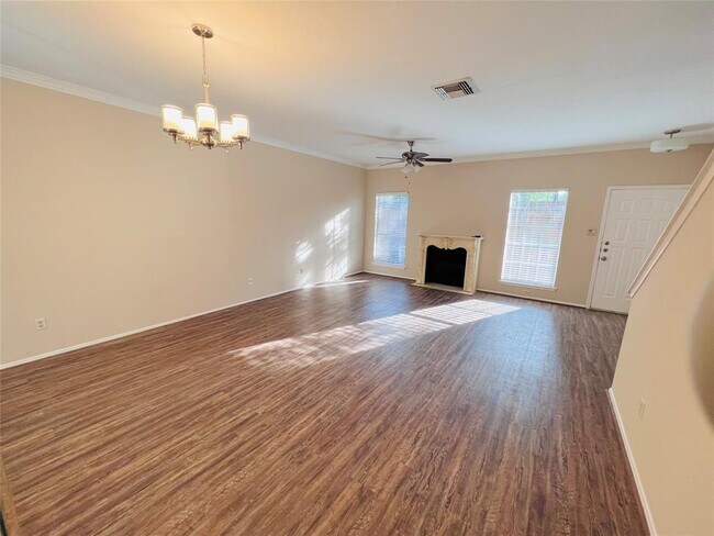 Building Photo - 17629 Red Oak Dr
