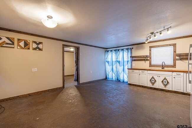 Building Photo - 21045 FM Rd 16