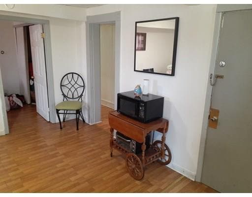 Building Photo - 16 Maple St