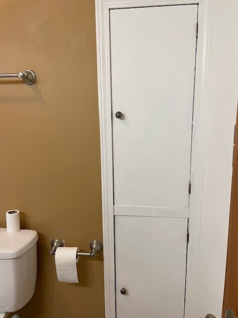 Almacenamiento para el baño - 612 S Pine St