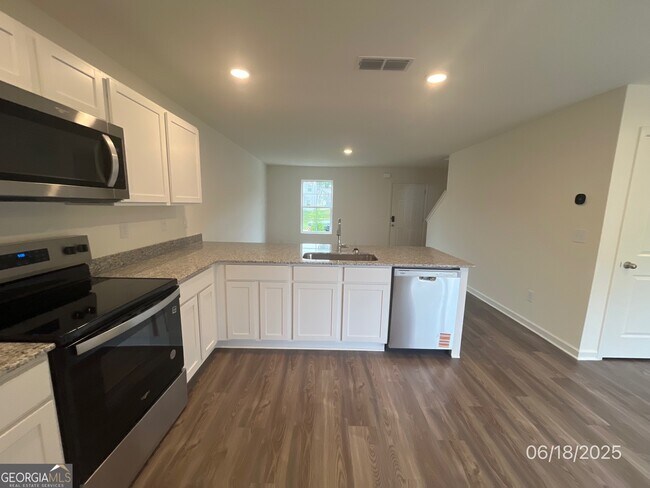 Building Photo - 105 Douglas Fir Dr