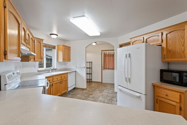 Foto del edificio - 3 Bed 2 Bath - Pet Friendly - Fenced Backyard - NAS  Whidbey