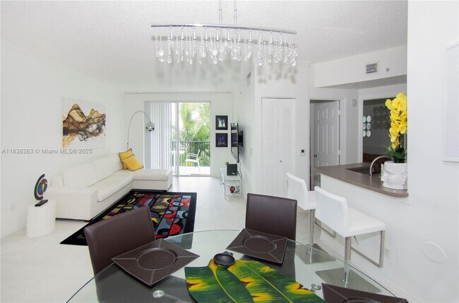 Foto del edificio - 17145 N Bay Rd