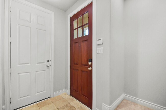 Foto del edificio - Gated Serenity Just Steps from Downtown