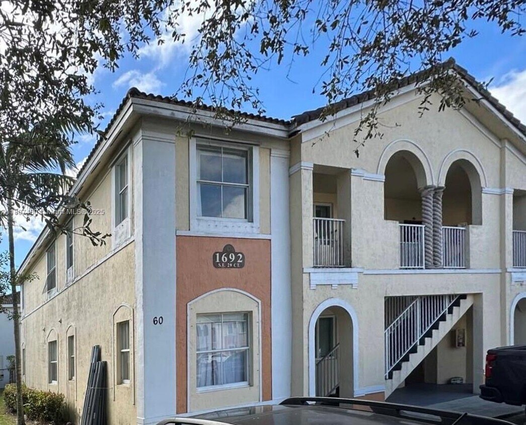 Primary Photo - 1692 SE 29th Ct