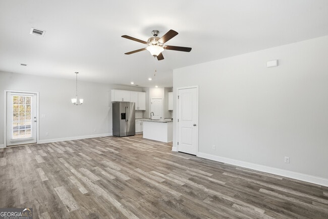 Building Photo - 210 Price St