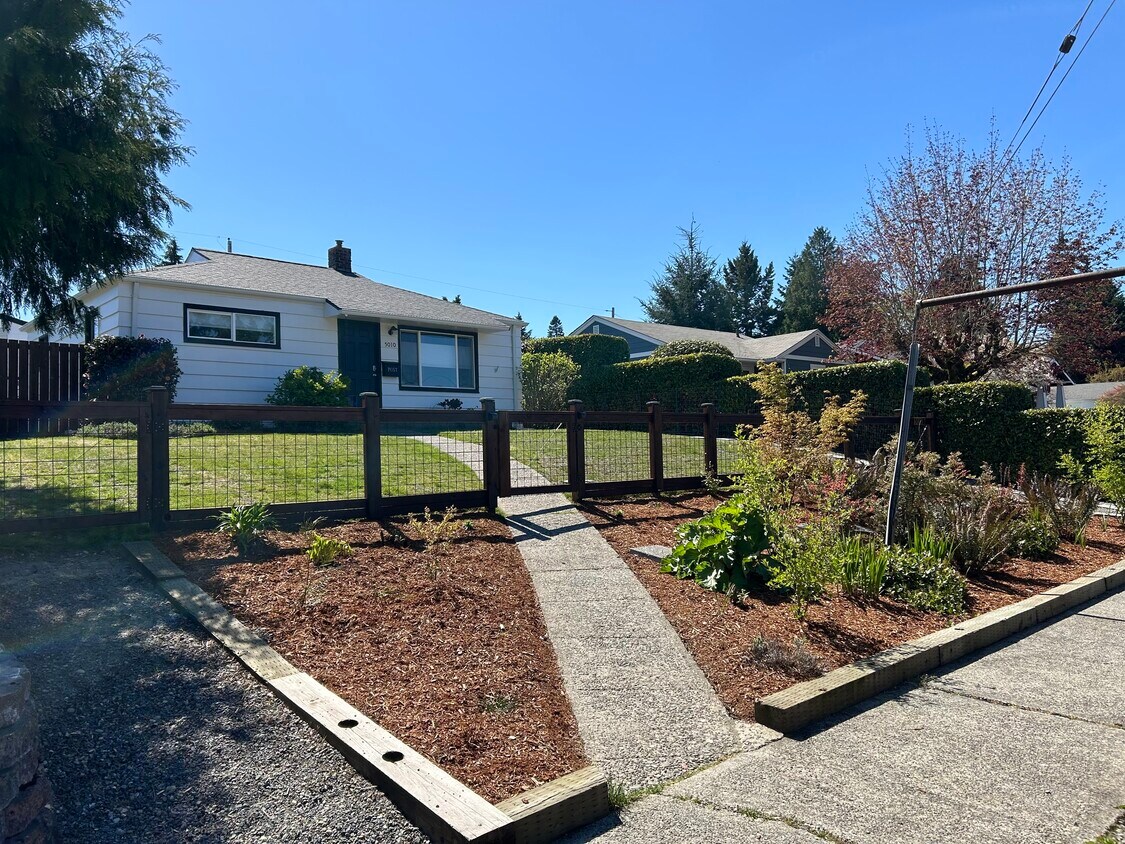 Primary Photo - 5010 N 31st St