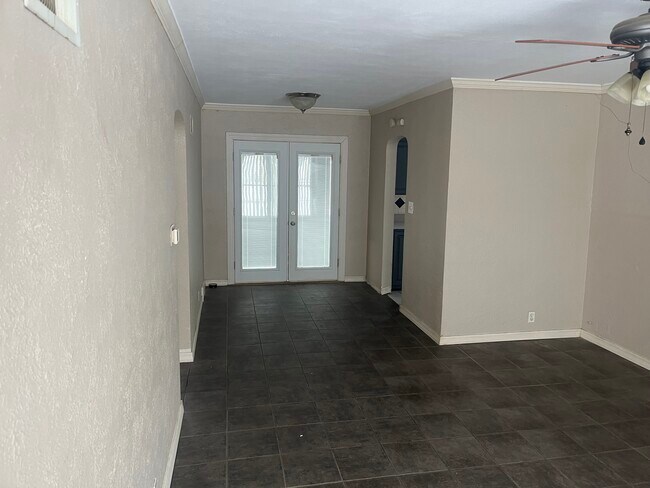 Foto del edificio - 909 E Maywood Ave