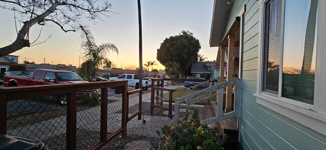 Foto del edificio - 2058 Harrison Ave