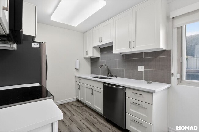 Foto del edificio - 8650 Belford Ave