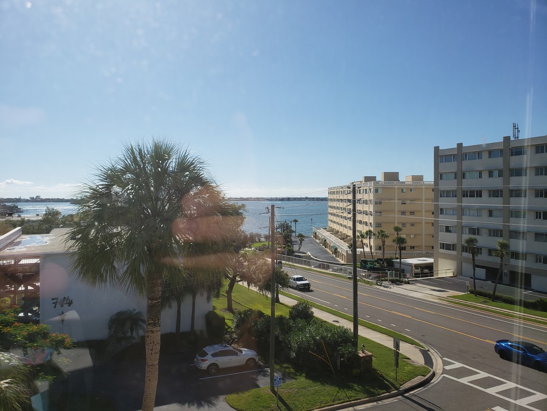Vista de la habitación - 55 Harbor View Ln
