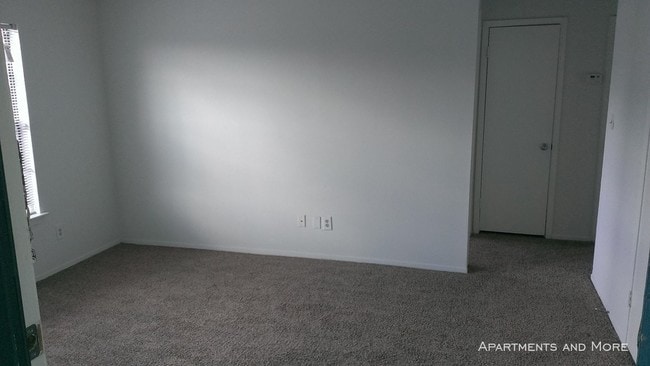 Building Photo - 1703 IH 35 N