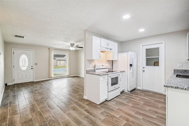 Building Photo - 7708 Antioch Dr