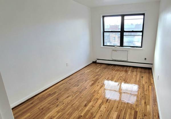 Building Photo - 87-29 58th Ave