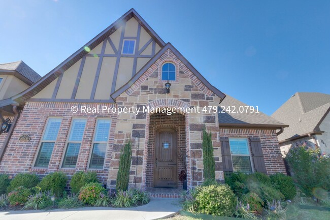 Building Photo - Stunning 4 Bedroom/3 Bathroom Home near La...