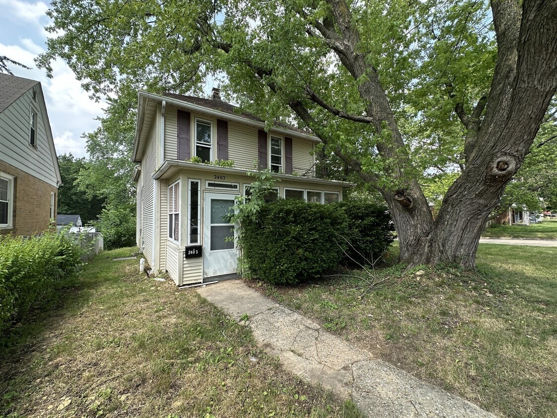 Primary Photo - 2403 School St