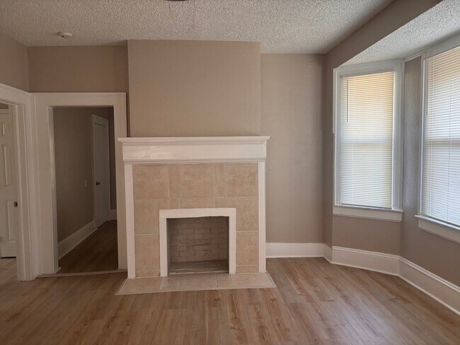 Building Photo - 617 Ivy St