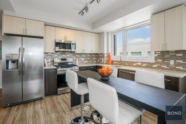 Building Photo - 2 bedroom in JAMAICA HILLS NY 11432