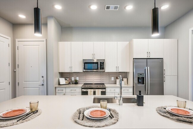 Building Photo - Receive a $500 GC! Lease Today!