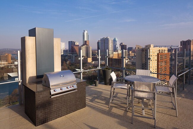 Foto del edificio - Keep Austin Weird in this Cozy 3BR Hideaway