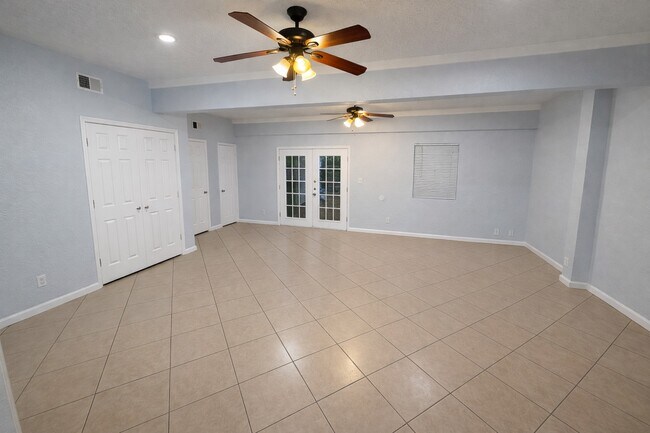 Foto del edificio - 800 N San Jacinto St