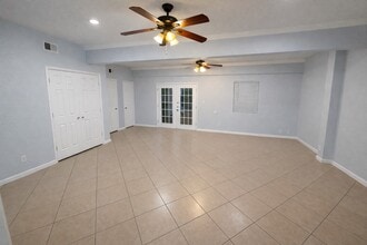 Building Photo - 800 N San Jacinto St