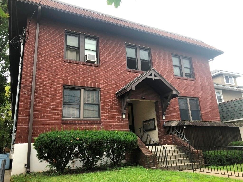 Primary Photo - 329 1/2 Main St