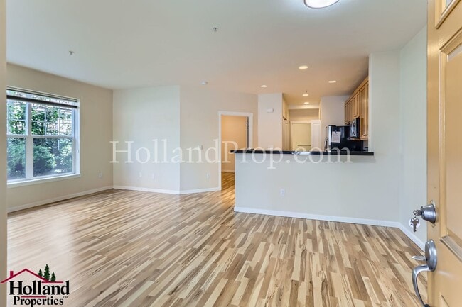 Building Photo - **VOUCHER ACCEPTED** — Beaverton Ground-Le...