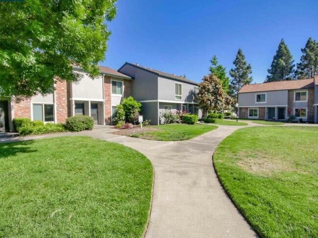 Foto del edificio - 2 Bedroom Townhome in Concord