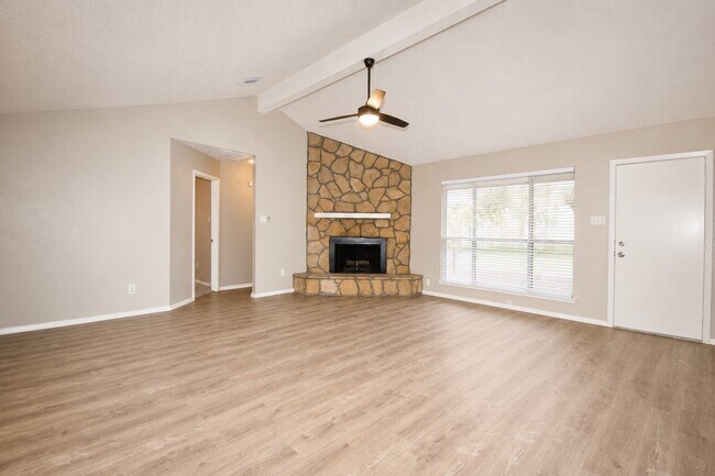 Foto del edificio - 14203 Long River Ct