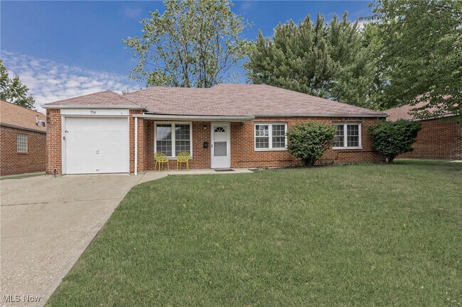 Foto del edificio - 754 Hemlock Dr