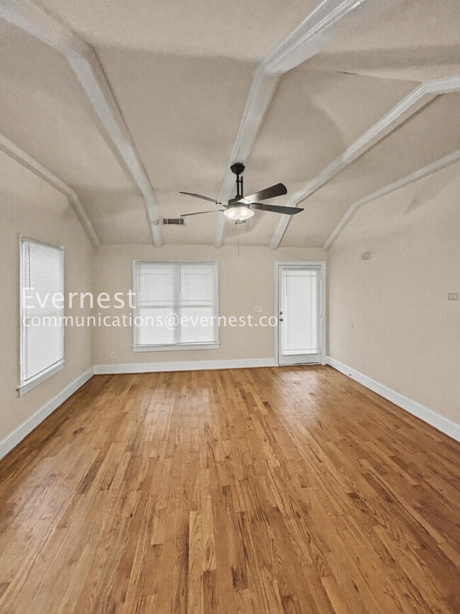 Building Photo - 915 Paoli Ave SE