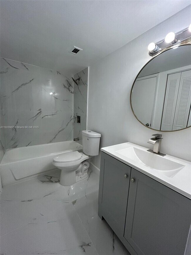 Foto del edificio - 496 NW 165th St