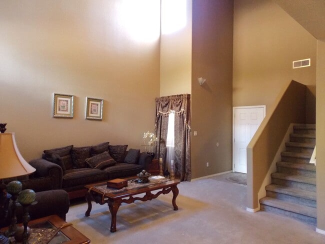 Building Photo - Vista Del Norte in the Heart of Albuquerque