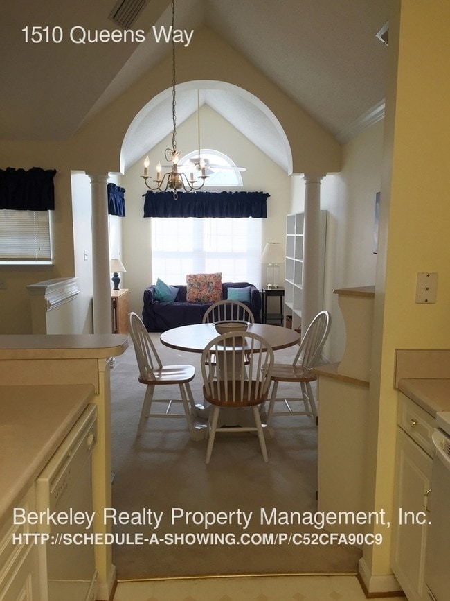 Building Photo - 1510 Queens Way