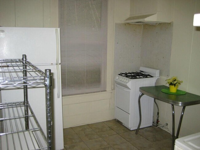 Building Photo - 401 W 38th St