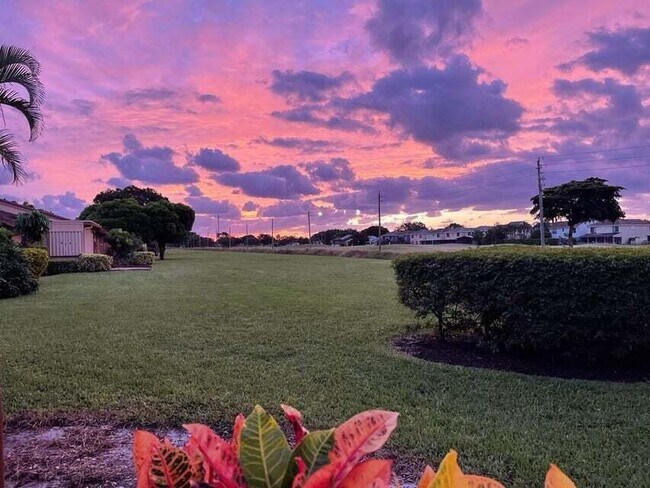 Foto del edificio - 5944 Forest Grove Dr