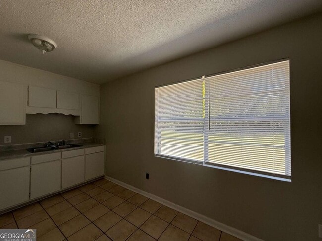 Building Photo - 240 Deerwood Dr