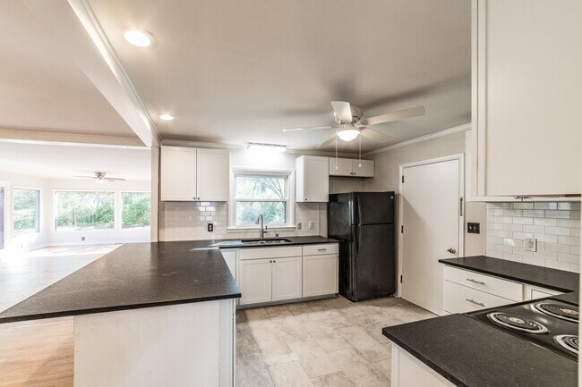 Building Photo - 11309 Crestfield Dr SE
